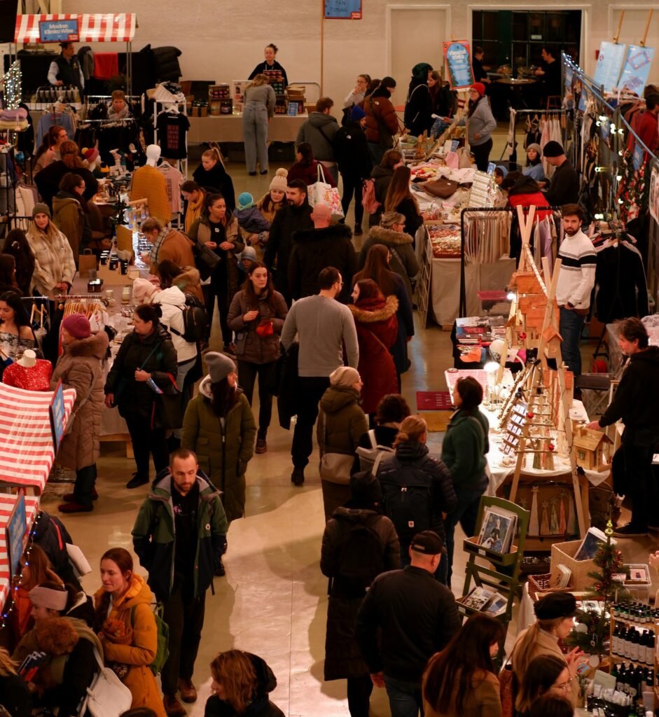 holiday craft market stock cropped