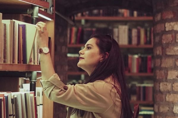 woman browsing books 2